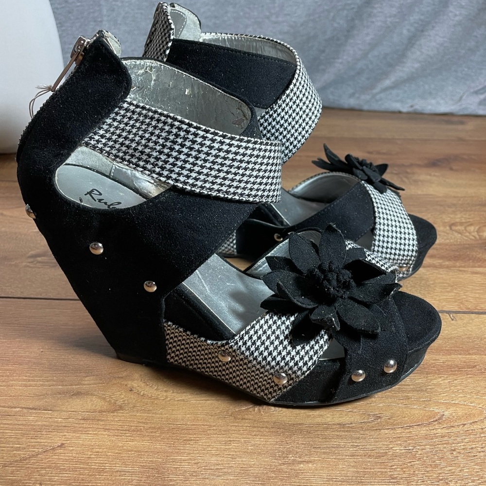 Ruby Shoo
Womens Goldie Wedge